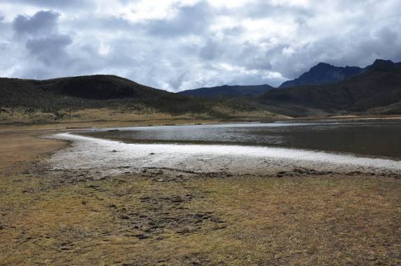 Laguna no Parque Cotopaxi, no Equador